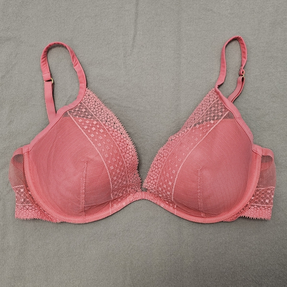 Victoria's Secret Incredible Bra size 36D